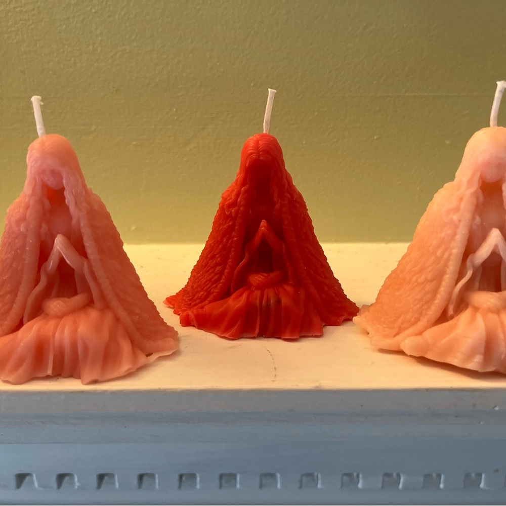 Praying goddess candle - Picture 2 of 4